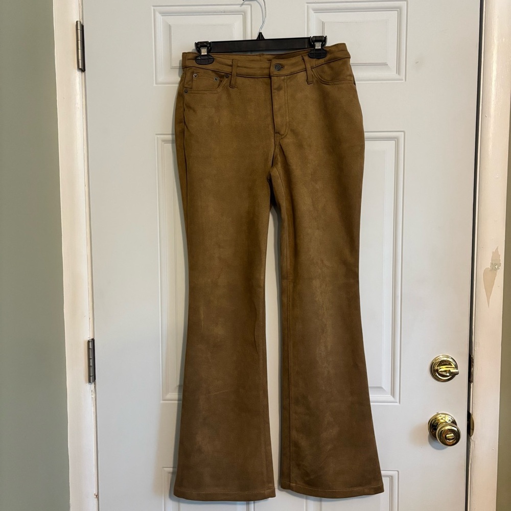 ❤️2/$15 or 3/$21❤️NWT Elie Tahari Camel Faux Suede, Flare Pants, Size 6